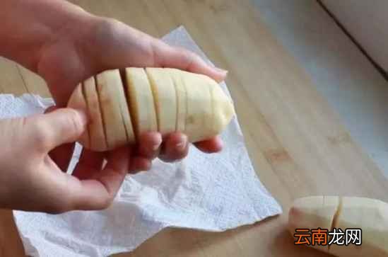 土豆夹香肠的做法 好吃到停不下来