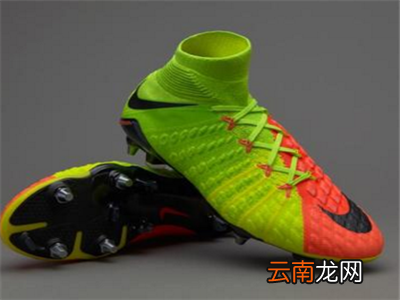 毒蜂足球鞋适合什么位置