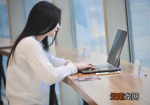 怎样去除腿毛不再长出,女生腿毛会自己脱落吗