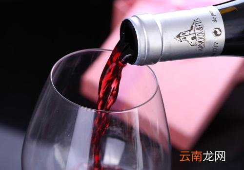 红酒为什么要摇摇才喝,红酒为什么要用玻璃杯