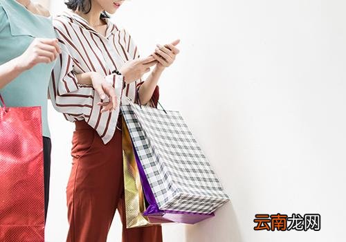 腋毛一个毛孔长好几根,腋下脱毛留有毛根黑点