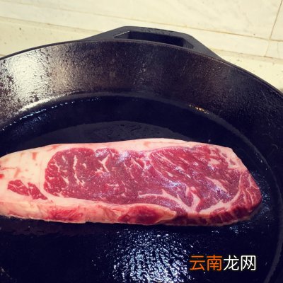 如何煎出外焦里嫩的西冷牛排 煎牛排的家常做法