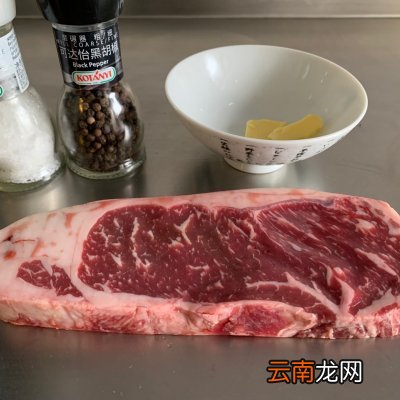 如何煎出外焦里嫩的西冷牛排 煎牛排的家常做法