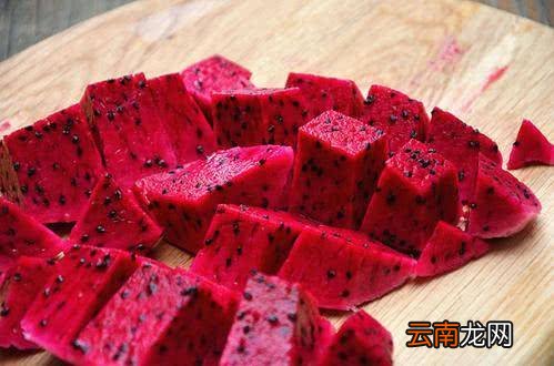是身体健康有问题还是食物中毒 吃火龙果尿红色正常吗