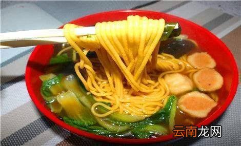 是身体健康有问题还是食物中毒 吃火龙果尿红色正常吗