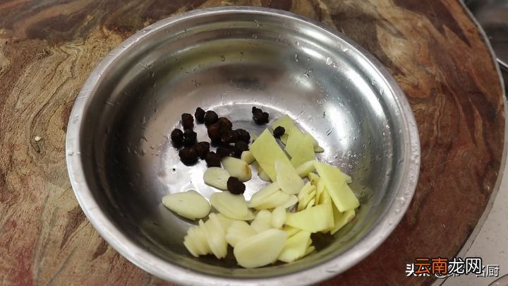 回锅肉怎样做才好吃 家常回锅肉的家常做法