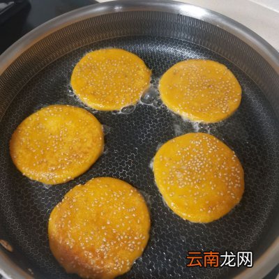 教你做超级好吃的南瓜饼 南瓜饼的家常做法