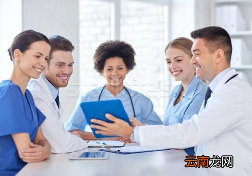 心肺复苏一分钟多少下,心肺复苏多久人工呼吸