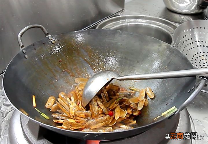 香辣蛏子这样做香辣过瘾 蛏子的家常做法