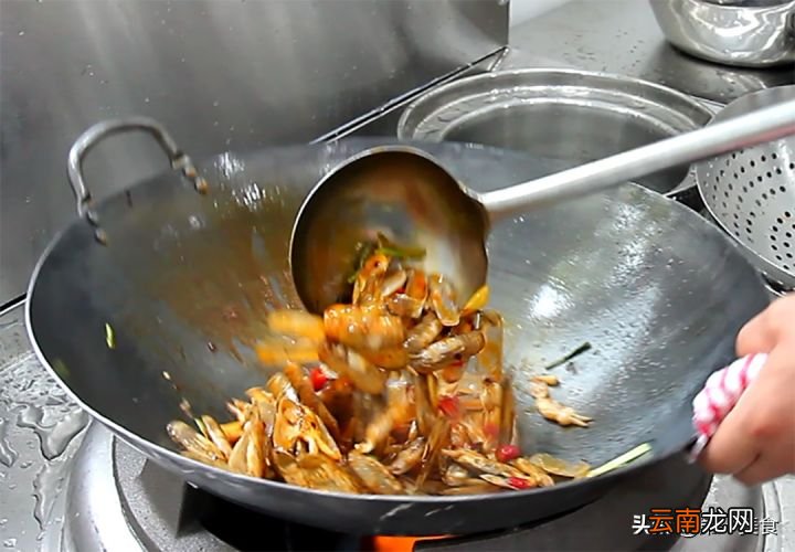 香辣蛏子这样做香辣过瘾 蛏子的家常做法