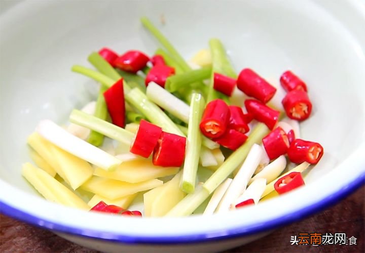 香辣蛏子这样做香辣过瘾 蛏子的家常做法