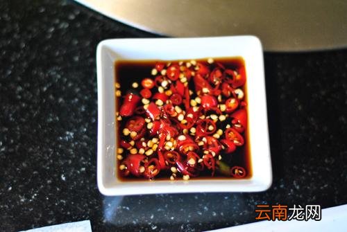 陈醋有沉淀物还能吃吗,白醋有沉淀物还能吃吗