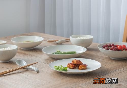 老人吃饭噎住了怎么办,如何预防在吃饭时噎住