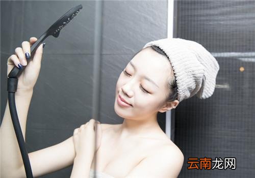 洗澡先洗头还是后洗头,冬天洗澡用多少温度