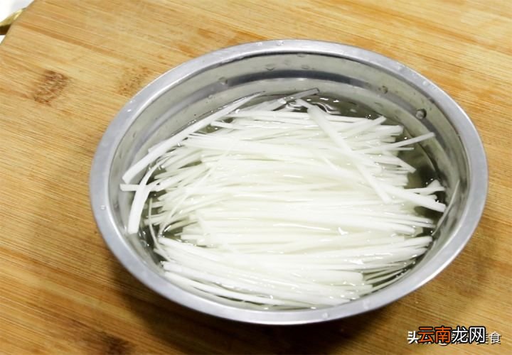 食材简单又易学新手一学就会 京酱肉丝的家常做法
