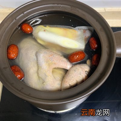 竹荪老母鸡汤这样做超好喝 竹荪鸡汤的家常做法