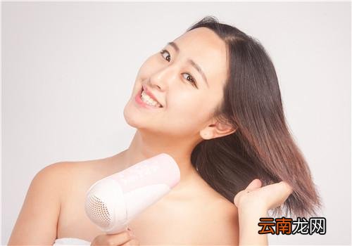 吹风机怎么吹头发不毛,用吹风机吹头发的技巧