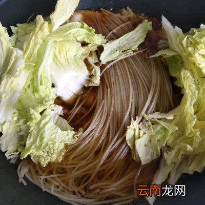 五花肉炖粉条你这么做 经典猪肉炖粉条的家常做法