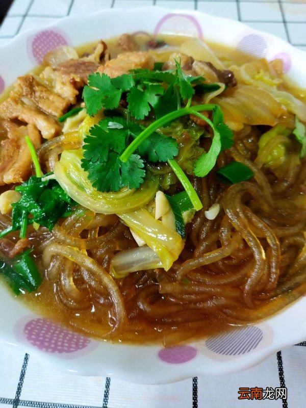 五花肉炖粉条你这么做 经典猪肉炖粉条的家常做法