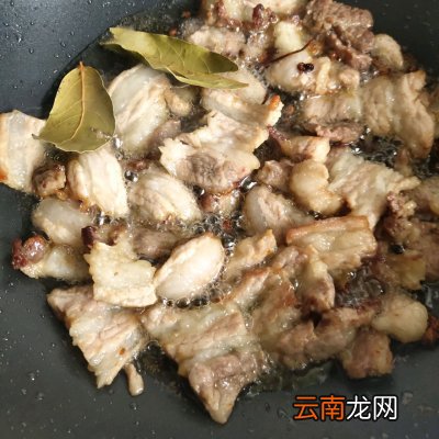 五花肉炖粉条你这么做 经典猪肉炖粉条的家常做法
