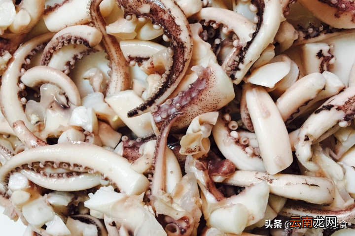 正宗的铁板鱿鱼家庭制作方法 铁板鱿鱼的家常做法