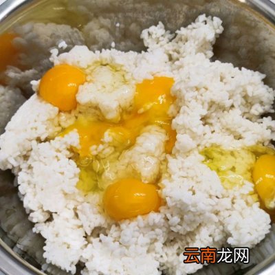 百吃不腻的酱油炒饭教程 酱油炒饭的做法