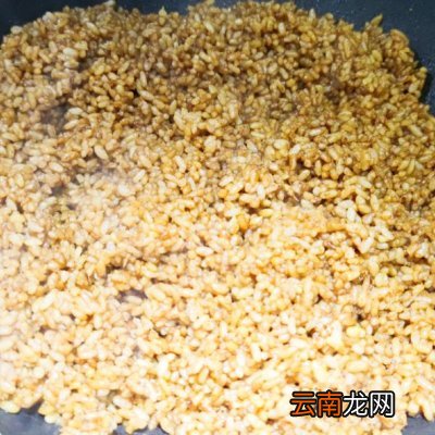 百吃不腻的酱油炒饭教程 酱油炒饭的做法