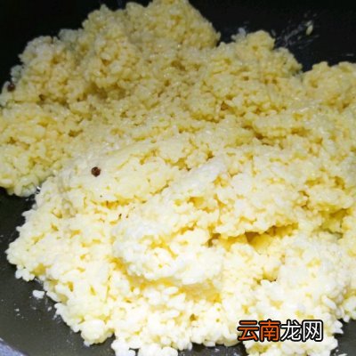 百吃不腻的酱油炒饭教程 酱油炒饭的做法