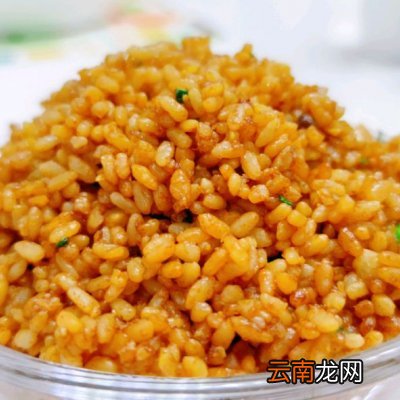 百吃不腻的酱油炒饭教程 酱油炒饭的做法