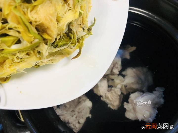 秋天汤水要多喝 霸王花煲汤做法
