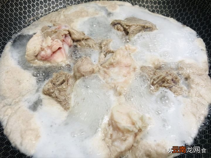 秋天汤水要多喝 霸王花煲汤做法