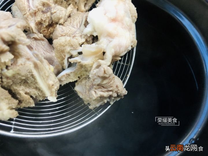 秋天汤水要多喝 霸王花煲汤做法