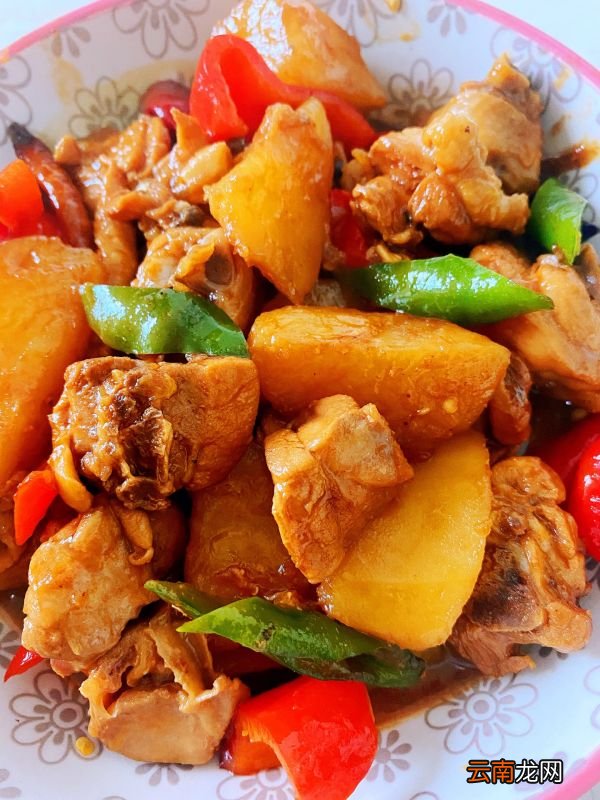 家喻户晓的土豆烧鸡块 土豆炖鸡的家常做法