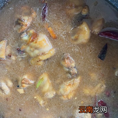 家喻户晓的土豆烧鸡块 土豆炖鸡的家常做法