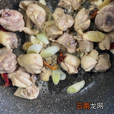 家喻户晓的土豆烧鸡块 土豆炖鸡的家常做法