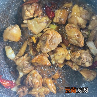 家喻户晓的土豆烧鸡块 土豆炖鸡的家常做法