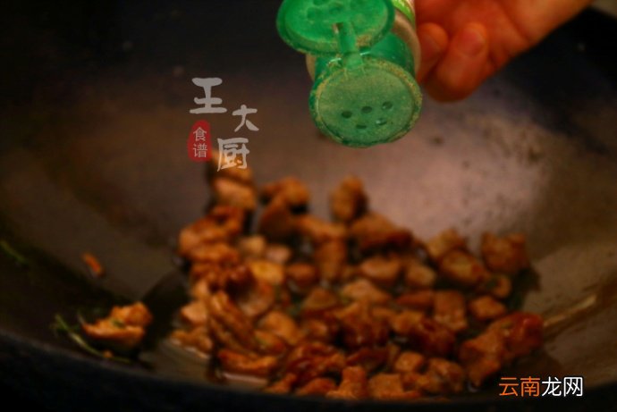 黑蒜仔牛肉粒的家常做法 牛肉粒的家常做法