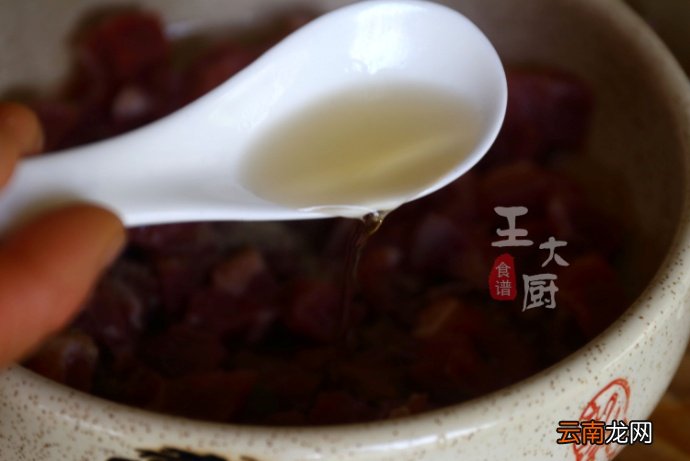 黑蒜仔牛肉粒的家常做法 牛肉粒的家常做法