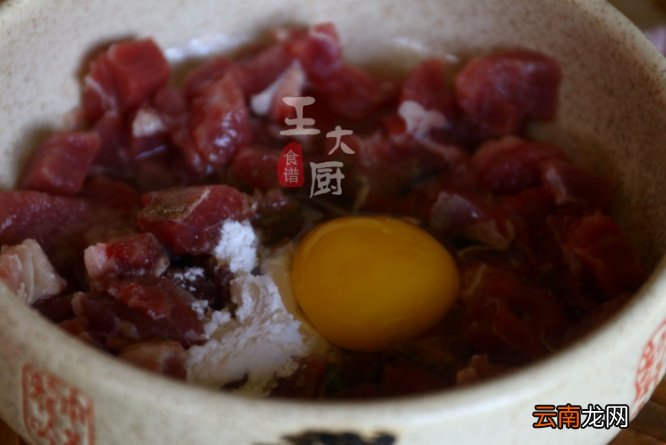 黑蒜仔牛肉粒的家常做法 牛肉粒的家常做法