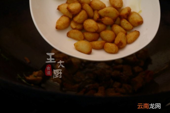 黑蒜仔牛肉粒的家常做法 牛肉粒的家常做法