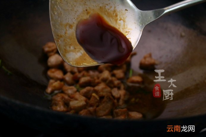 黑蒜仔牛肉粒的家常做法 牛肉粒的家常做法