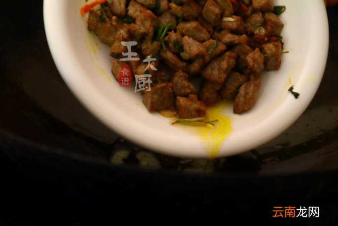 黑蒜仔牛肉粒的家常做法 牛肉粒的家常做法