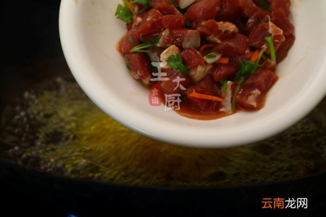 黑蒜仔牛肉粒的家常做法 牛肉粒的家常做法