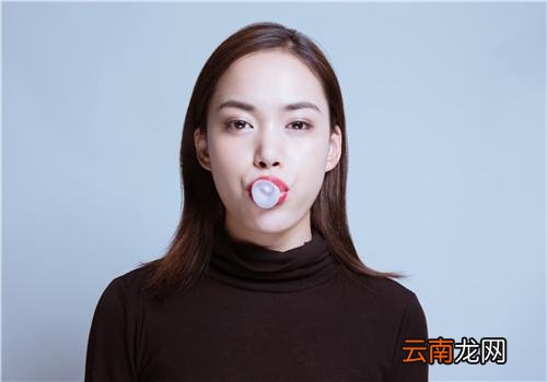口香糖咽了会粘肠子吗,口香糖粘在衣物上怎么办