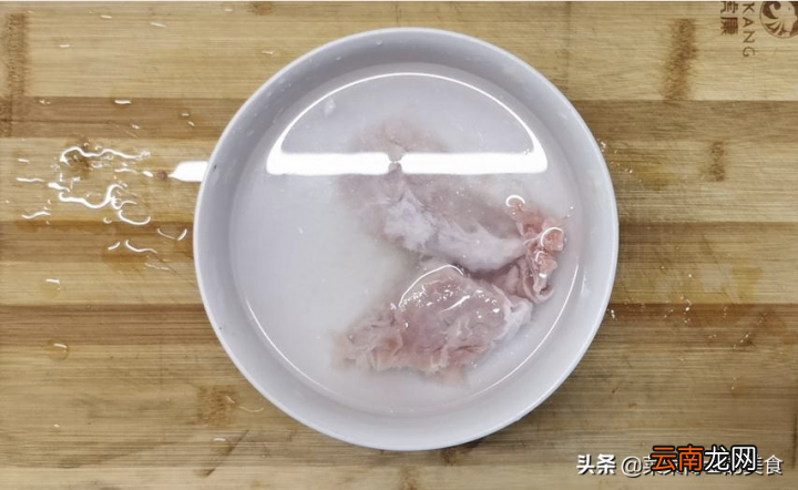 肉丁炸酱面简单的做法 肉丁炸酱的家常做法