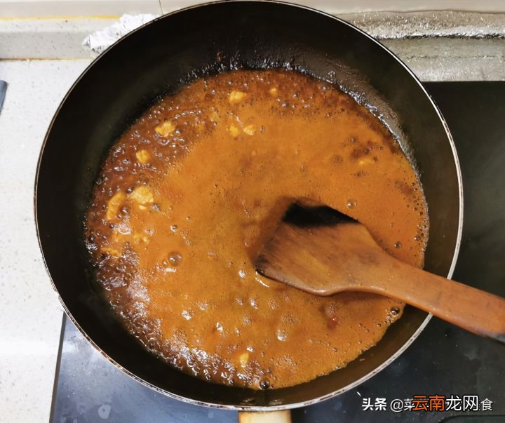 肉丁炸酱面简单的做法 肉丁炸酱的家常做法