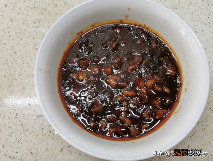 肉丁炸酱面简单的做法 肉丁炸酱的家常做法