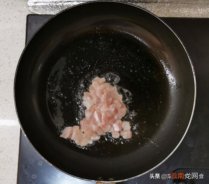 肉丁炸酱面简单的做法 肉丁炸酱的家常做法