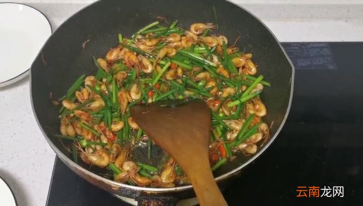 吃完直呼买少了 韭菜炒河虾的家常做法