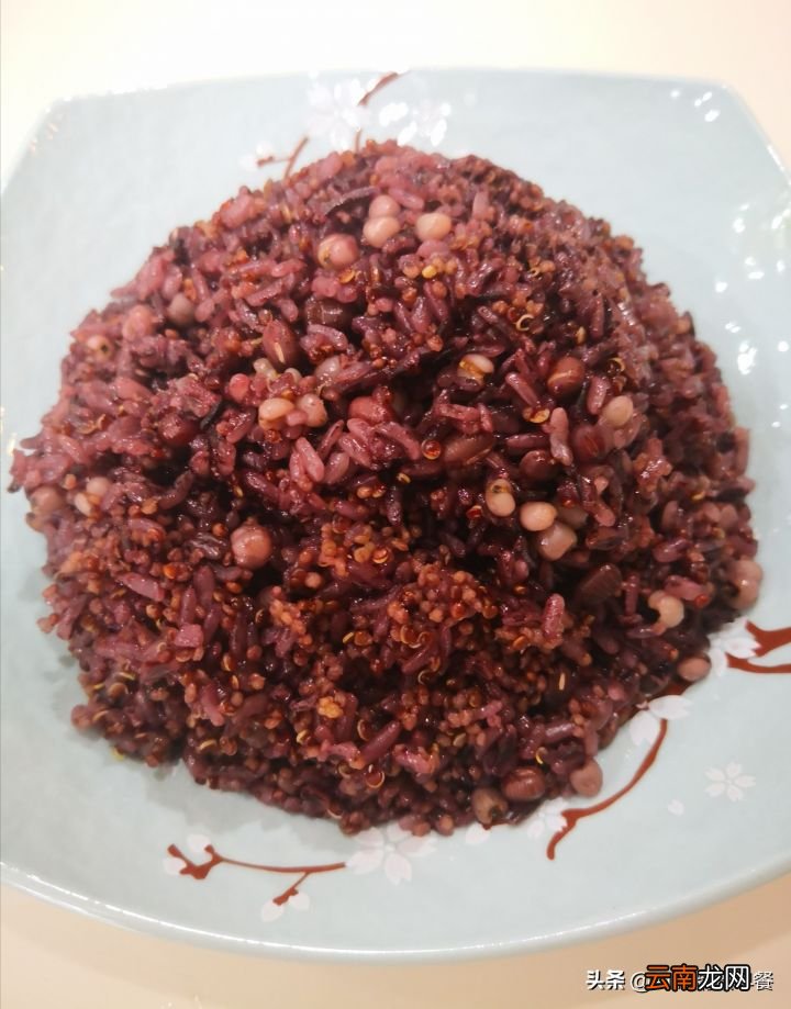 教你自制杂粮饭包 饭包的家常做法
